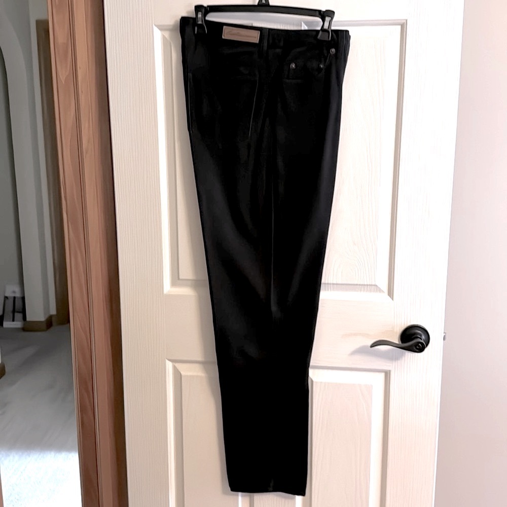 Bill Blass Jeans, Size 10, Easy Fit, Straight Leg Front & Back Pockets